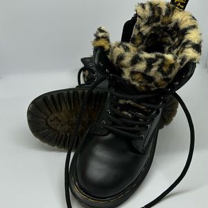 Girl’s Dr. Martens leather boot with faux fur